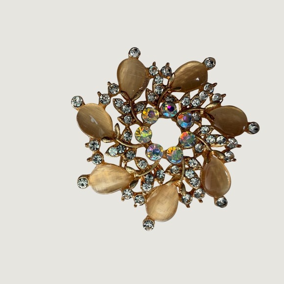 unbranded Jewelry - Vintage 60s Gold-Tone Wreath Brooch Pin Peach Teardrop Cabochon Aurora Borealis
